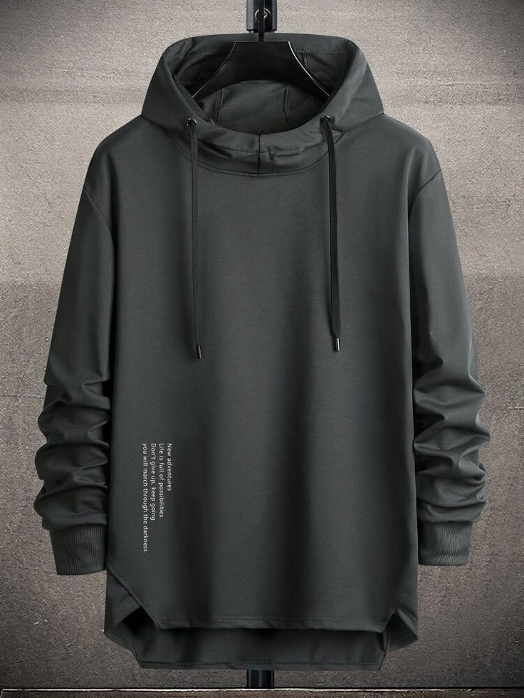 Kaos Hitam Garis Putih